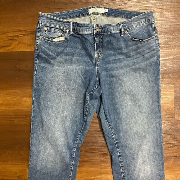 Torrid BOYFRIEND JEAN - VINTAGE STRETCH MEDIUM WASH - Picture 5 of 10